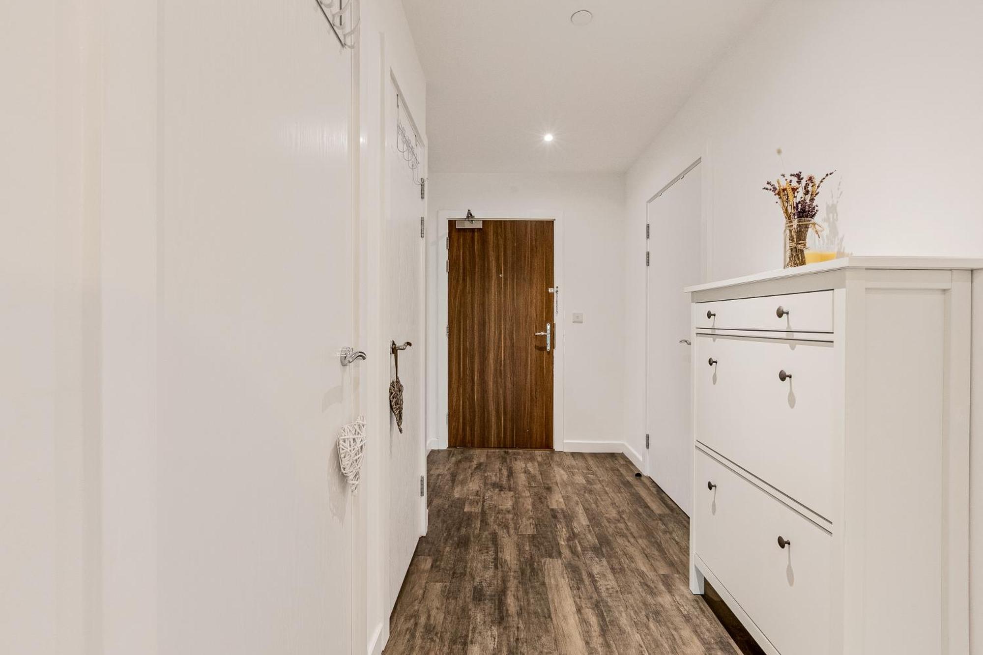 Bright New Flat Overlooking The Wembley Stadium * Londra